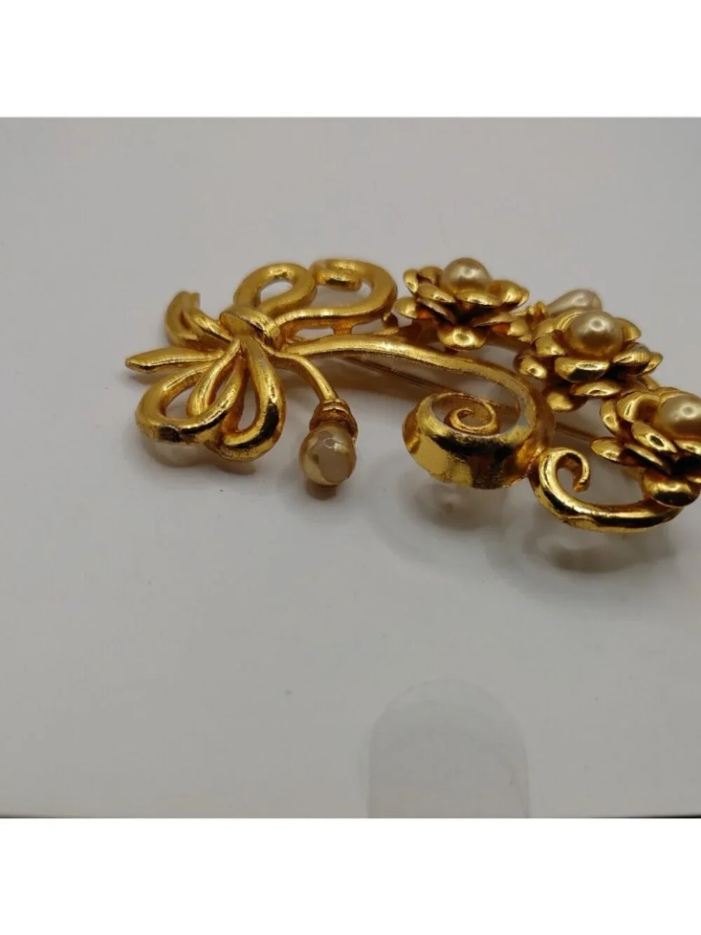 VTG Brooch faux Pearls gold Tone Floral Some Damage on pearls See Photo's
